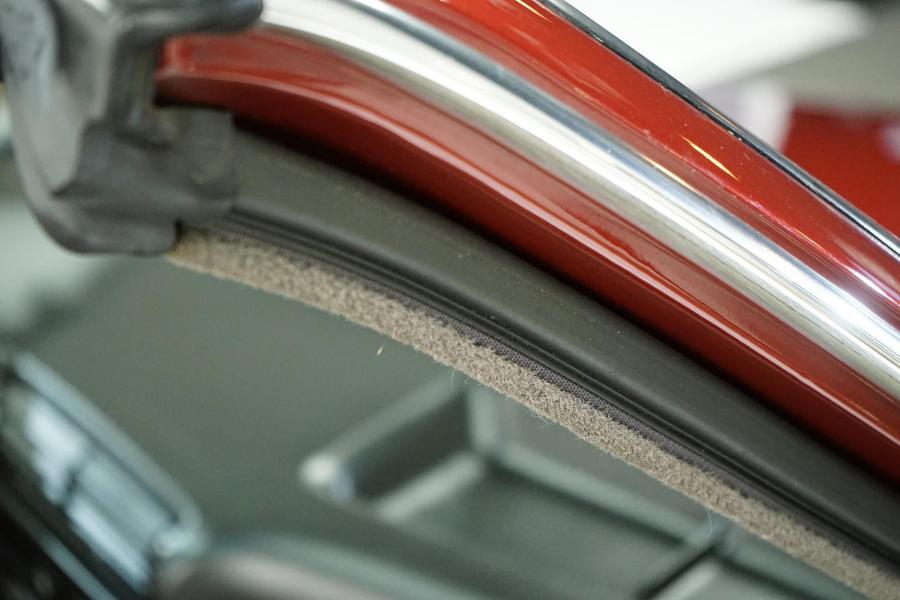Детали интерьера BMW 325i Convertible (Calypso Red) 1990 года  (фото 124 из 190)